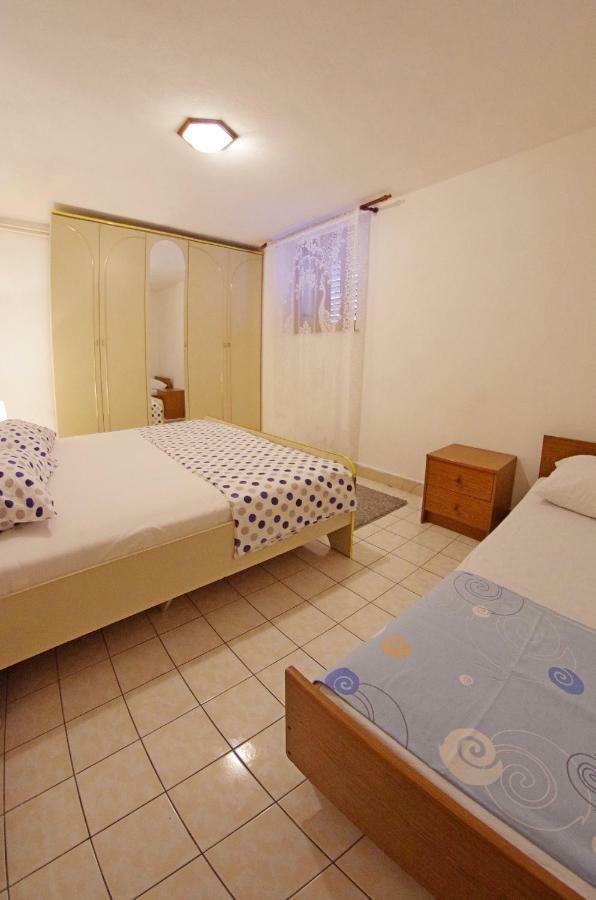 Large And Charming Apartment Near Beach With Big & Sunny Terrace Sumartin Εξωτερικό φωτογραφία