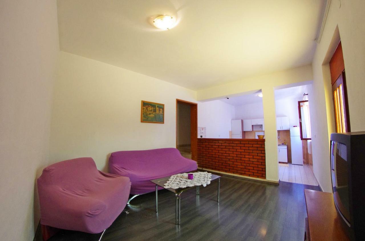 Large And Charming Apartment Near Beach With Big & Sunny Terrace Sumartin Εξωτερικό φωτογραφία