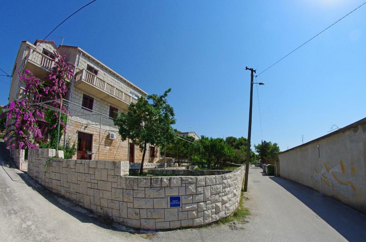Large And Charming Apartment Near Beach With Big & Sunny Terrace Sumartin Εξωτερικό φωτογραφία