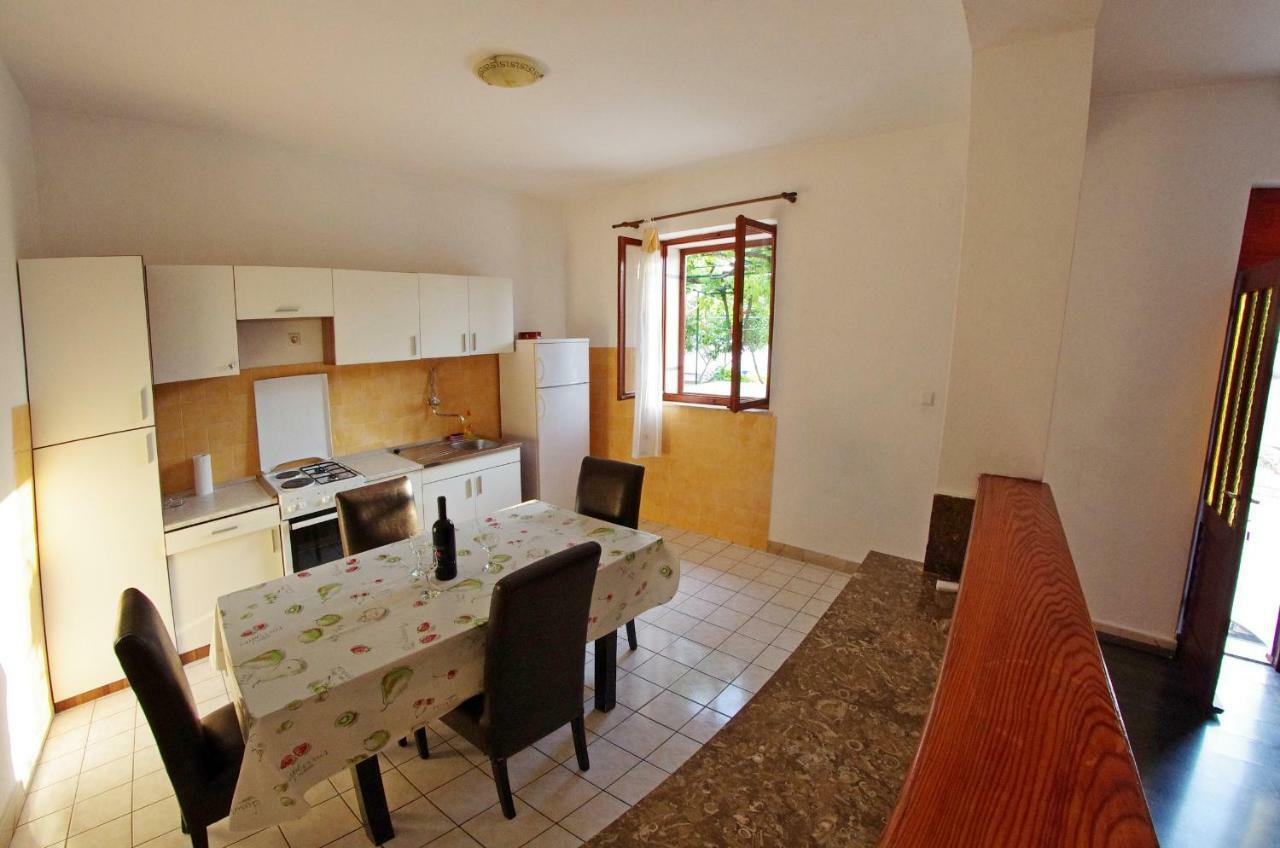 Large And Charming Apartment Near Beach With Big & Sunny Terrace Sumartin Εξωτερικό φωτογραφία